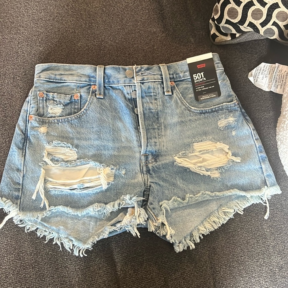 Women’s High waisted Levi’s 501 Shorts - Size 26- New with tags.